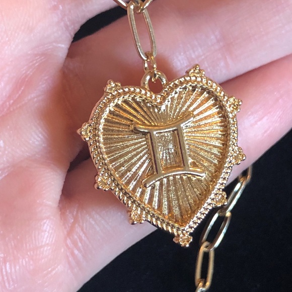 Gold Heart Gemini Zodiac Sign Pendant Necklace - Picture 4 of 10